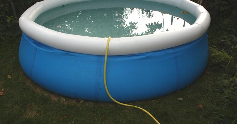 come disinfettare l'acqua della piscina